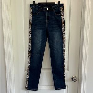 Frank Lyman animal print accent jeans size 6